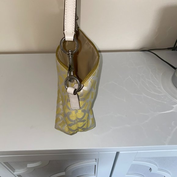 Coach Yellow Ivory Canvas with Leather Authentic Signature Clutch Purse - Picture 4 of 5